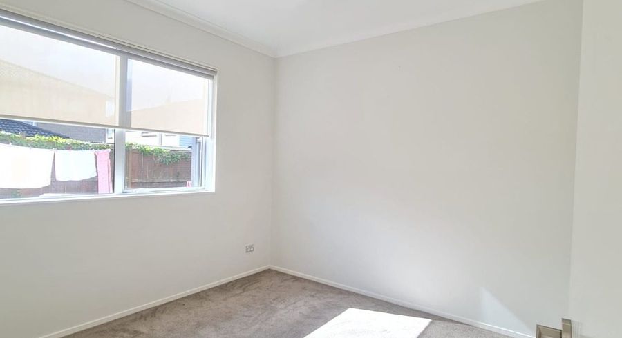  at 5 Bruckles Drive, Flat Bush, Manukau City, Auckland