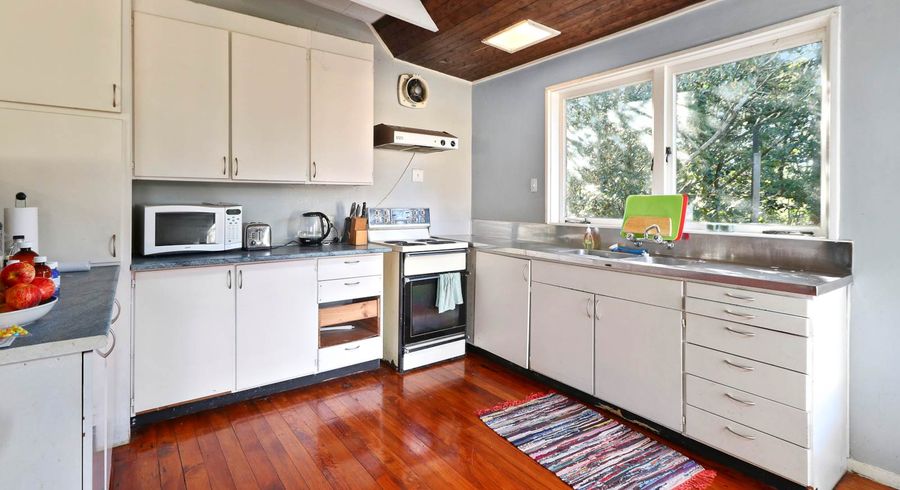  at 13 Golf Road, New Lynn, Auckland