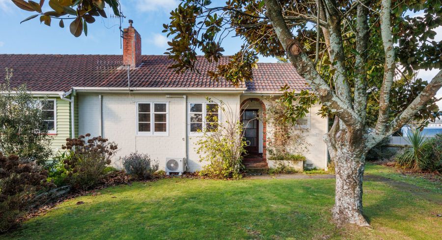  at 200 College Street, West End, Palmerston North, Manawatu / Whanganui