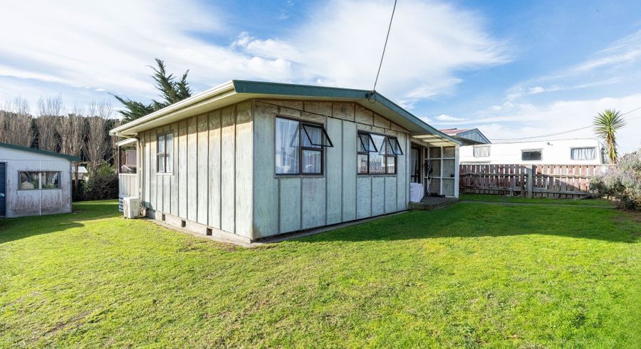  at 9 Hennessy Street East, Foxton Beach, Horowhenua, Manawatu / Whanganui