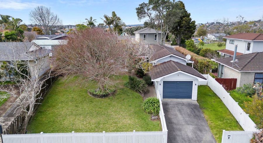  at 18 Booralee Avenue, Botany Downs, Manukau City, Auckland