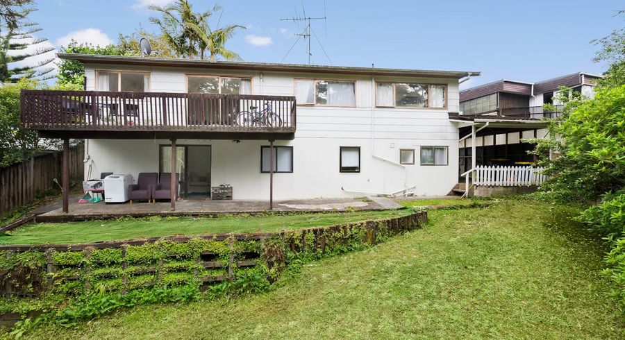  at 58 Easton Park Parade, Glenfield, Auckland