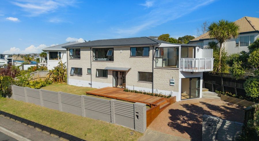 at 2/14 Clifton Road, Waiake, North Shore City, Auckland
