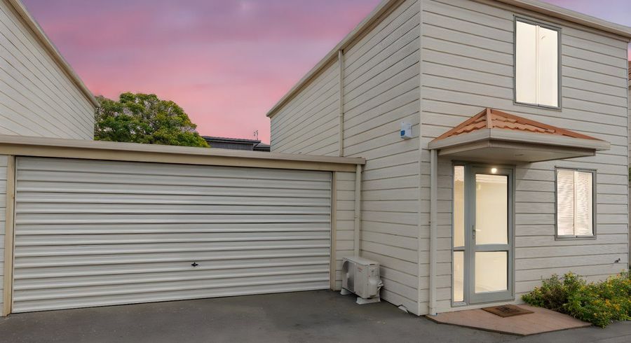  at 2/15 Walpole Street, Waltham, Christchurch