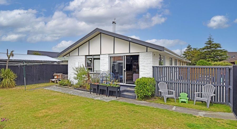  at 2/50 Valecrest Avenue, Parklands, Christchurch City, Canterbury