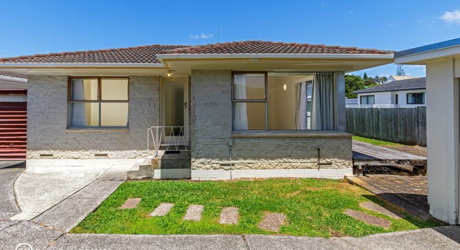  at 2/16 Mannering Place, Hillcrest, North Shore City, Auckland
