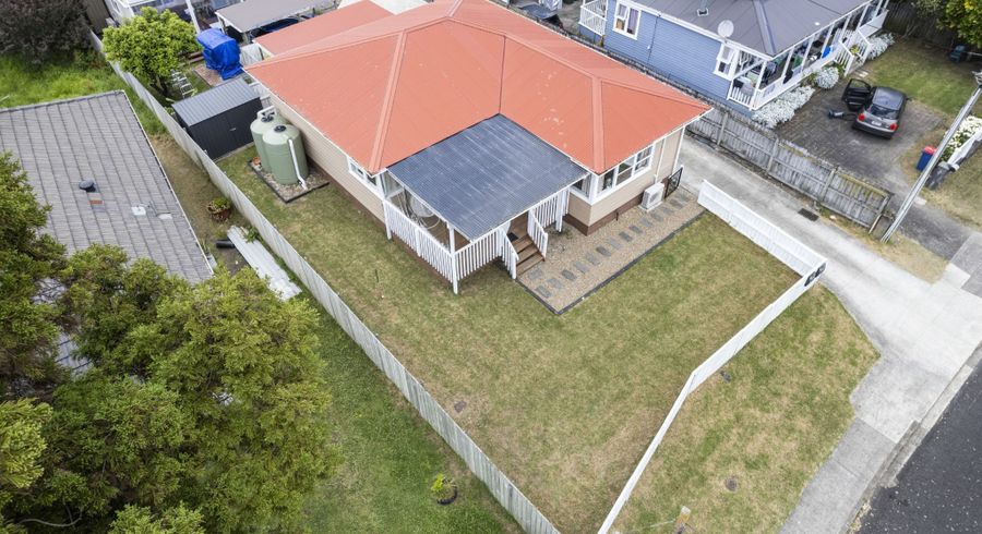  at 33 Cobham Crescent, Kelston, Waitakere City, Auckland