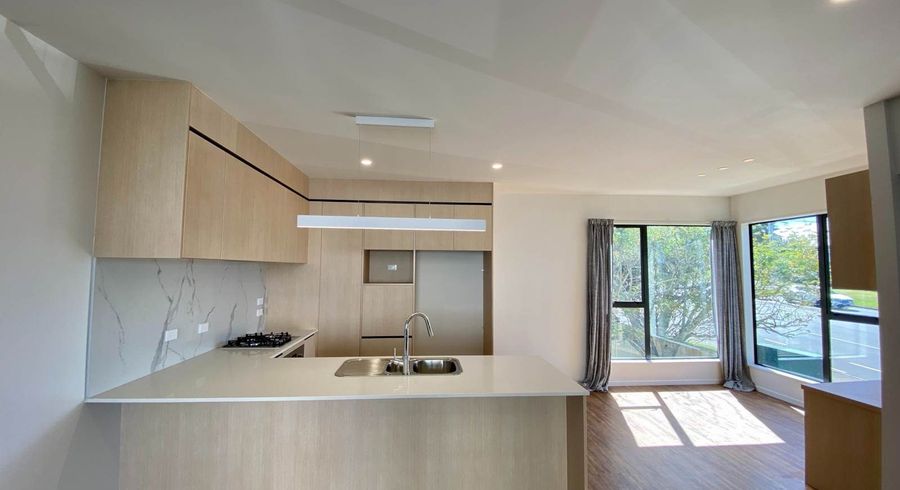  at 1/954 East Coast Road, Northcross, North Shore City, Auckland