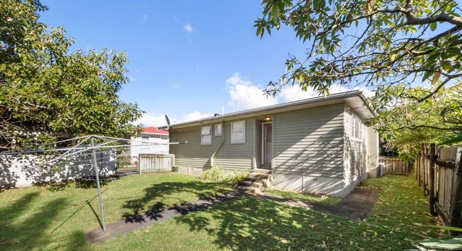  at 39 Universal Dr, Henderson, Waitakere City, Auckland