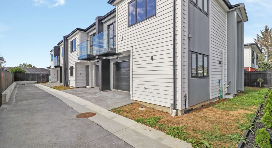  at 2/8 Benton Place, Manurewa, Manukau City, Auckland