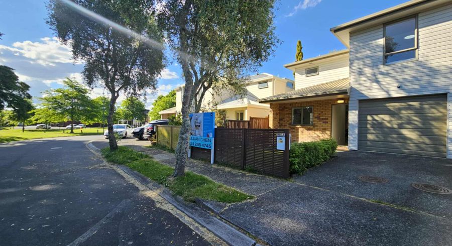  at 33 Verdale Circle, Glen Eden, Waitakere City, Auckland