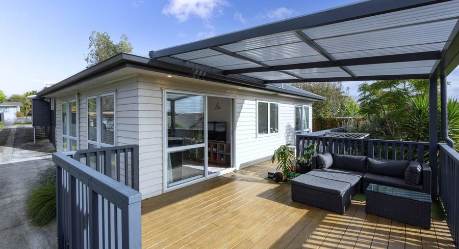  at 8A Aquarius Avenue, Glen Eden, Waitakere City, Auckland
