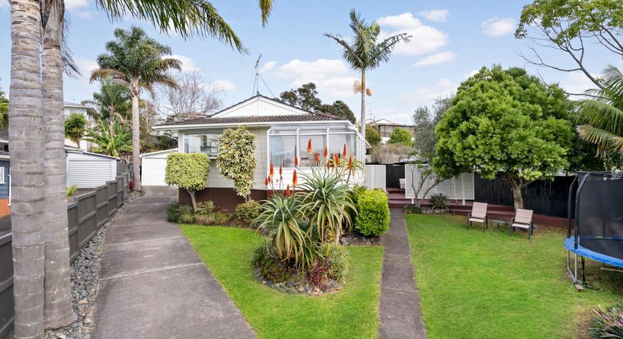  at 22 Salamanca Road, Sunnynook, Auckland