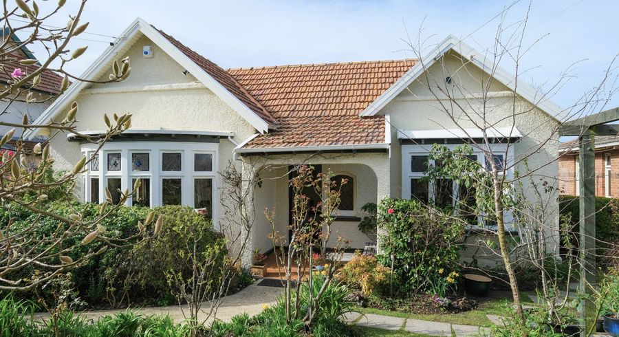  at 8 Beaumont Road, Belleknowes, Dunedin