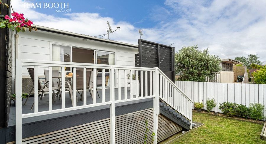  at 2/3A Kirrie Avenue, Te Atatu South, Auckland