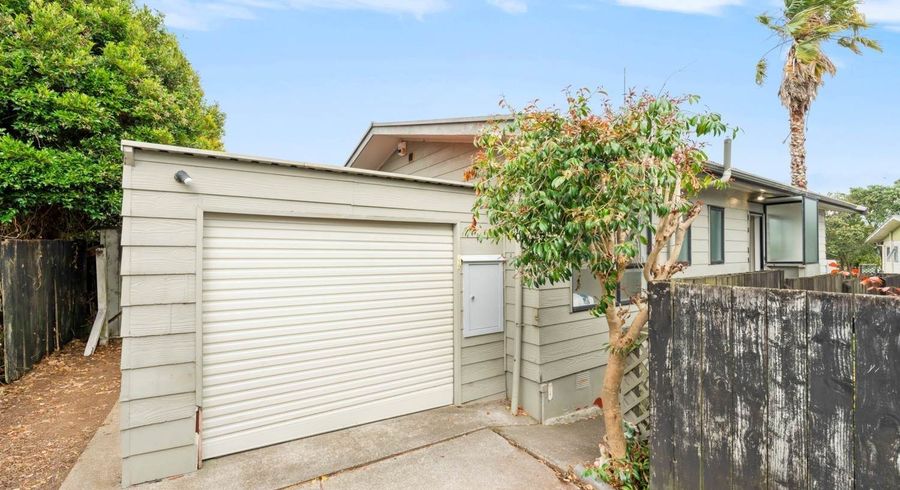  at 3/219 Don Buck Road, Massey, Waitakere City, Auckland