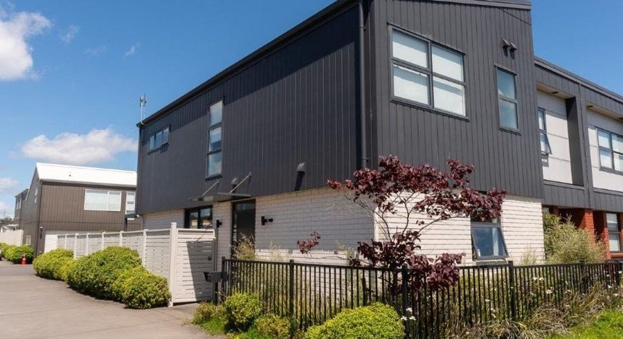  at 4 Whimbrel Road, Flat Bush, Manukau City, Auckland