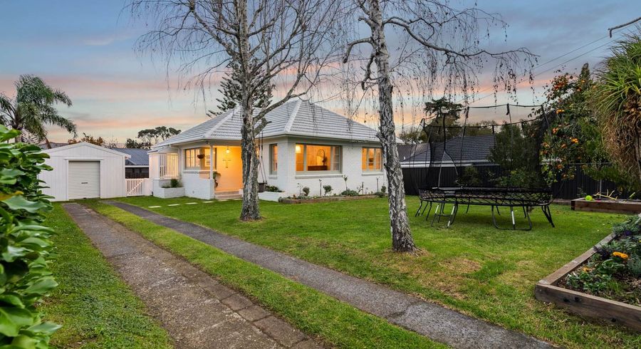  at 82 Hillcrest Road, Papatoetoe, Auckland