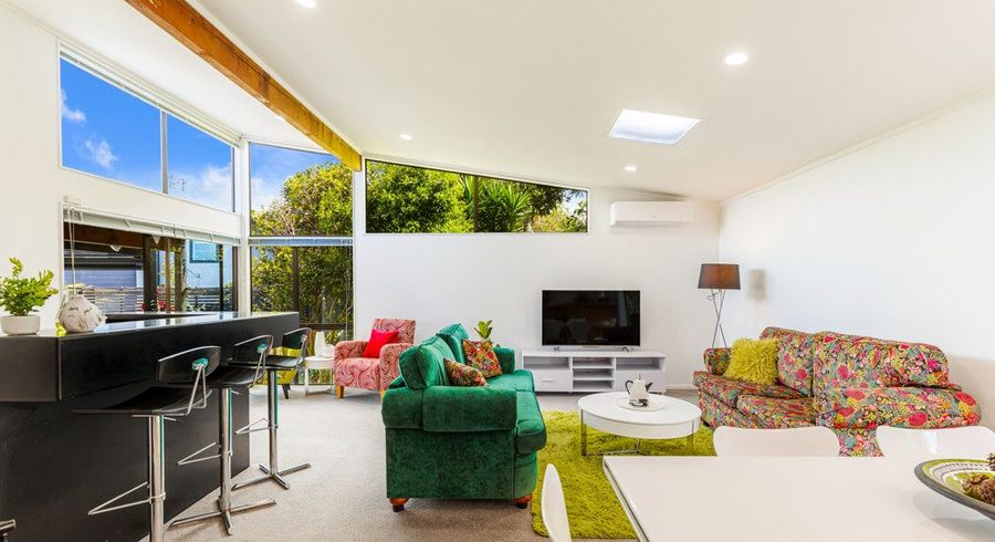  at 2/8 Gregg Place, Sunnyvale, Auckland