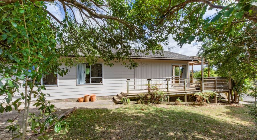  at 18 Parrs Cross Road, Henderson, Auckland