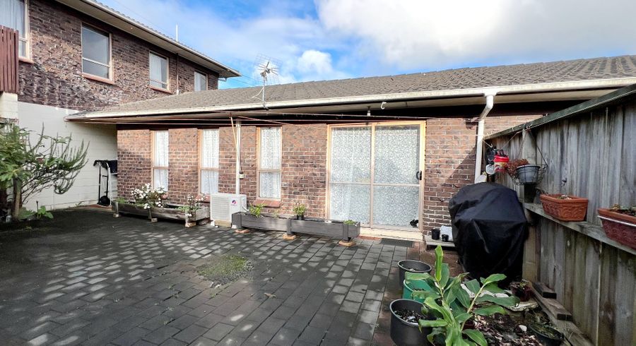  at 2/15 Robson Street, Mount Roskill, Auckland