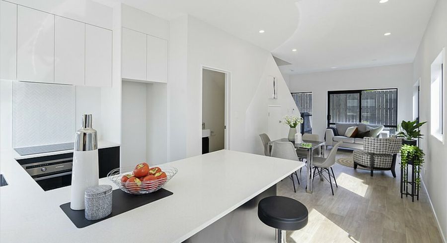  at 2/24 Andrew Road, Howick, Manukau City, Auckland