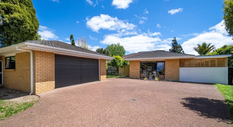  at 16 Redlands Grove, Swanson, Auckland