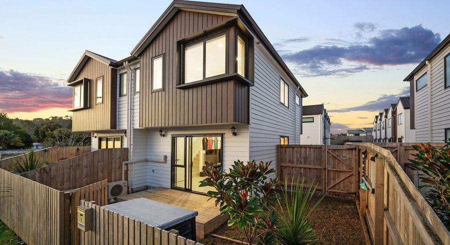  at 1/135 Lancaster Road, Beach Haven, North Shore City, Auckland