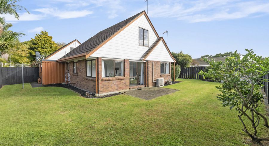  at 2/6 Kindergarten Drive, Conifer Grove, Papakura, Auckland