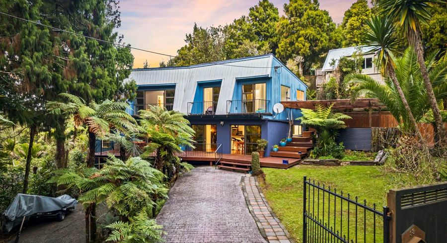  at 33 Quinns Road, Waiatarua, Waitakere City, Auckland