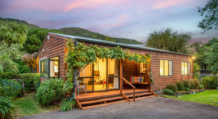  at 105 Marine Parade, Eastbourne, Lower Hutt
