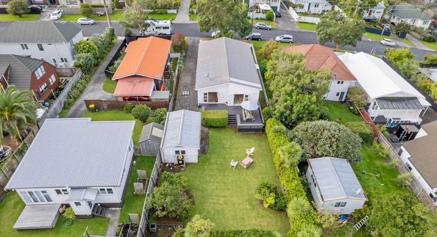  at 3 Evan Street, Belmont, Auckland