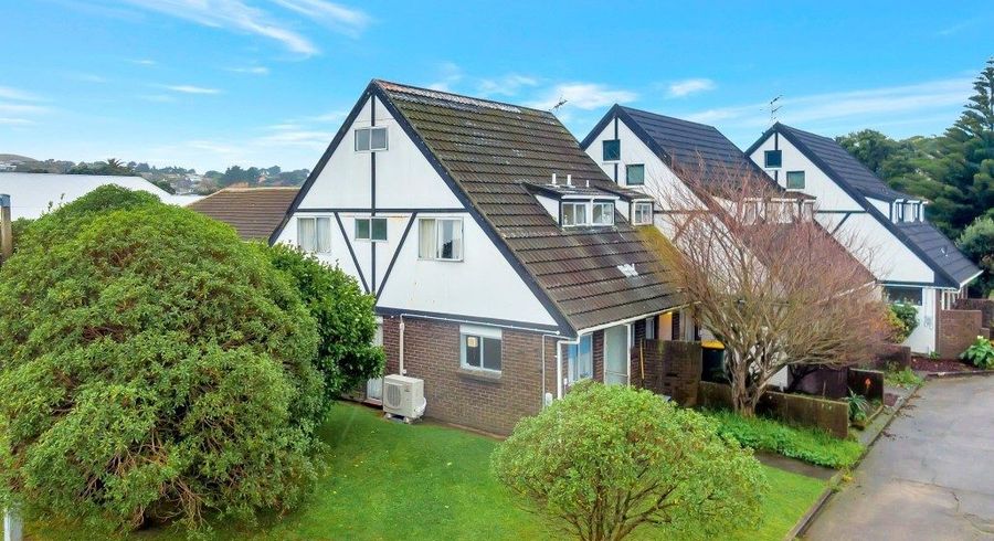  at 2/33 Mana Avenue, Titahi Bay, Porirua, Wellington