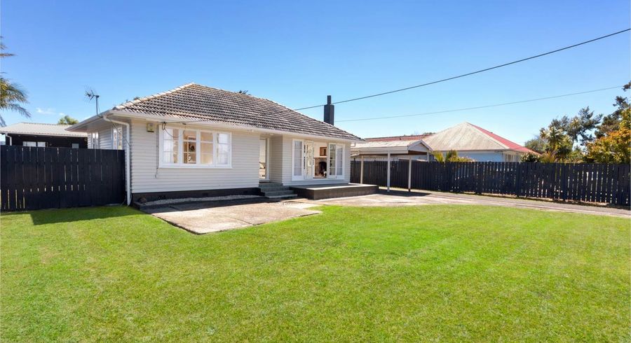  at 7 Forest Hill Road, Henderson, Auckland