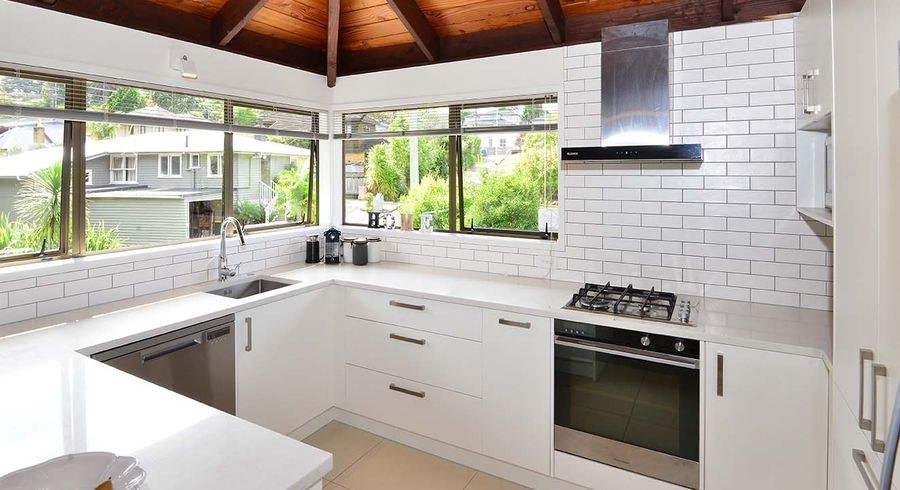  at 2/72 Lake Road, Northcote, Auckland