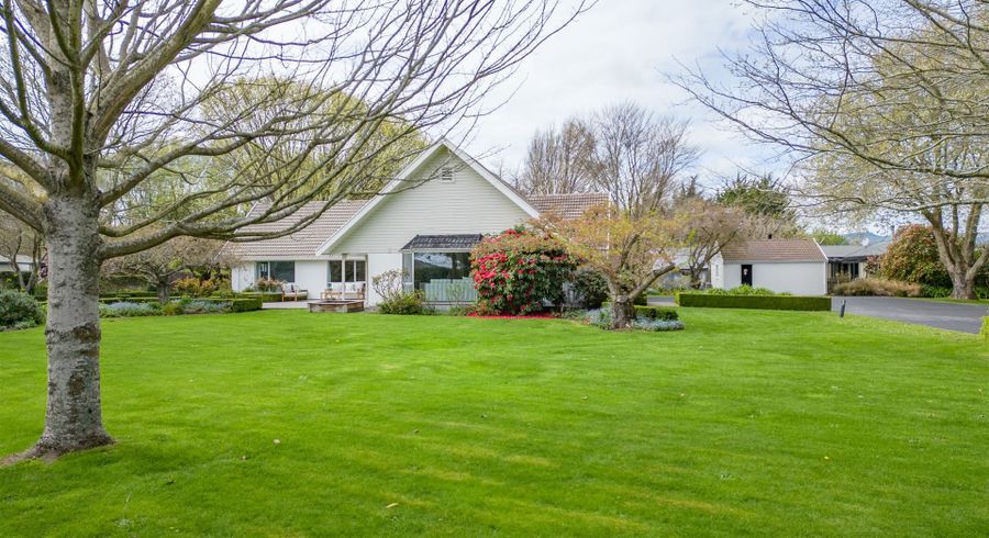  at 186 Robinsons Road, Christchurch