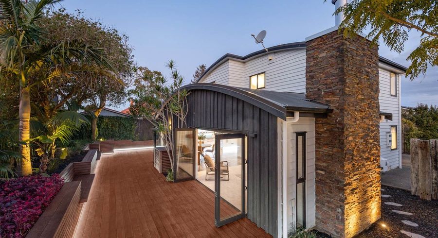  at 2/24 Ngataringa Road, Devonport, North Shore City, Auckland