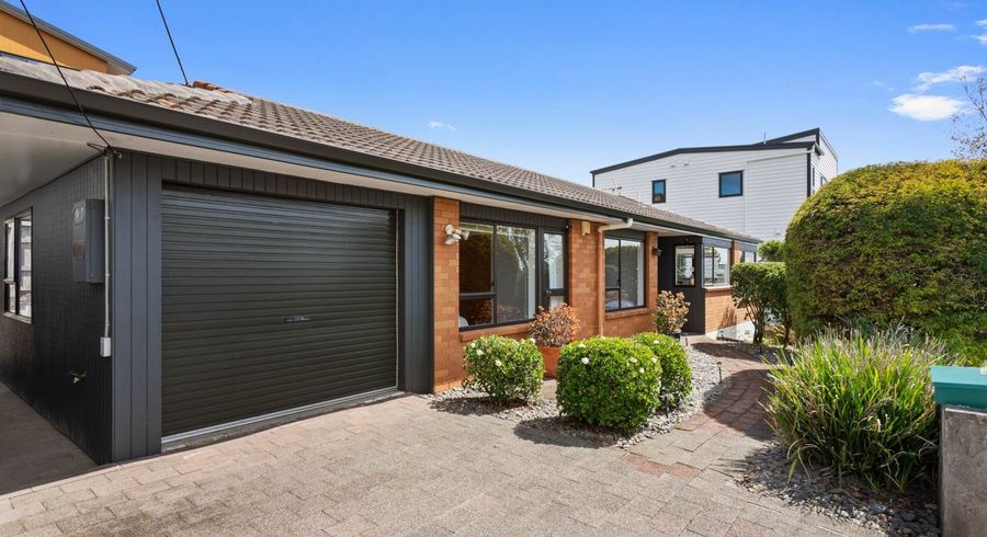  at 2b Kereru Street, Henderson, Waitakere City, Auckland