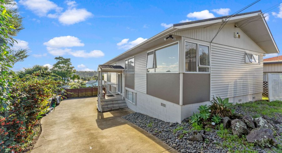  at 9 Valley View Road, Glenfield, Auckland