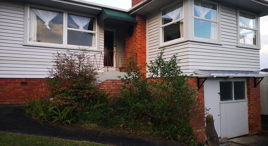  at 16 Madison Place, Forrest Hill, Auckland