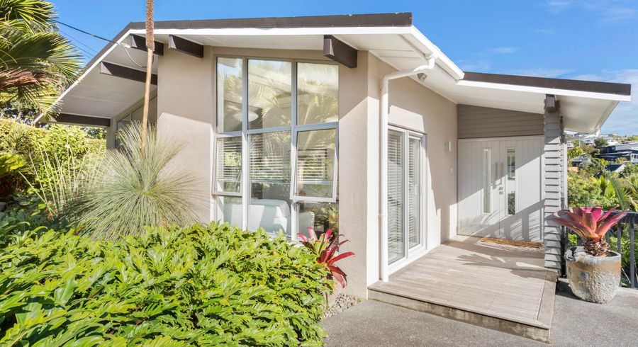  at 906 Beach Road, Waiake, Auckland