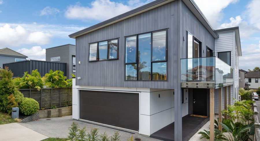  at 43 Knights Road, Rothesay Bay, North Shore City, Auckland