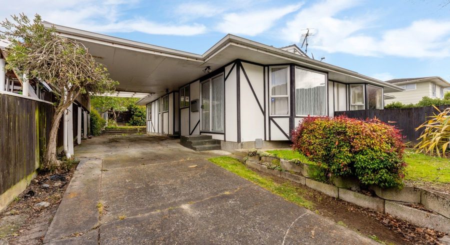  at 2/52 Gemstone Drive, Birchville, Upper Hutt