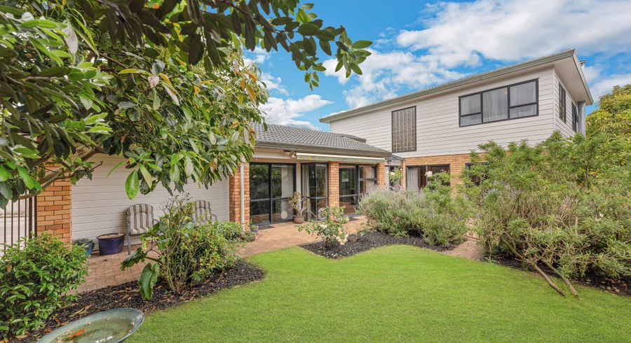  at 2/18 Eastern Beach Road, Eastern Beach, Auckland