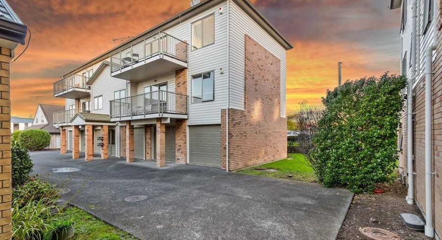  at 180/172 Mcleod Road, Te Atatu South, Auckland