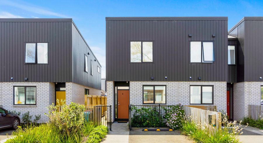  at 7 Manahi Lane, Panmure, Auckland