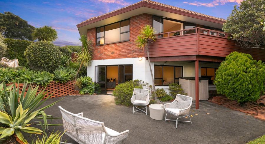  at 1/330 Beach Road, Campbells Bay, Auckland