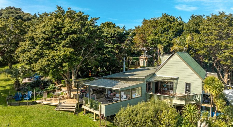  at 18 Te Makiri Road, Onetangi, Waiheke Island, Auckland