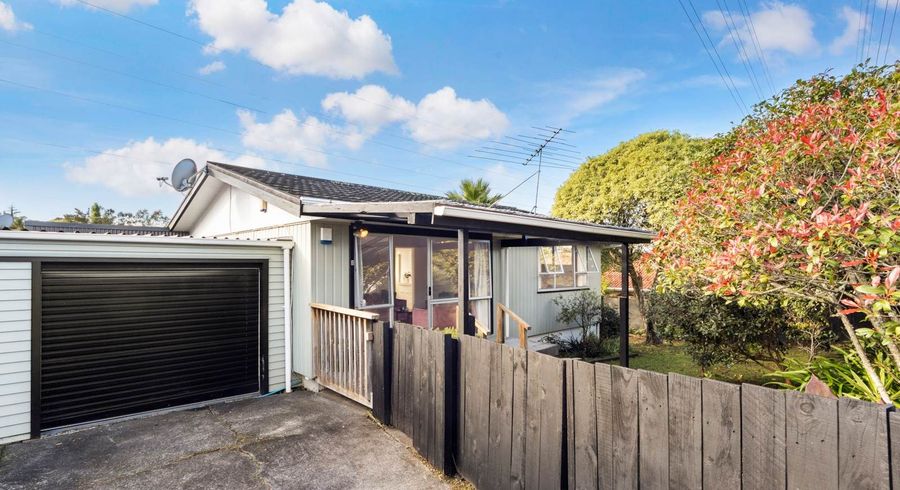 at 2/34 Reynella Drive, Massey, Waitakere City, Auckland