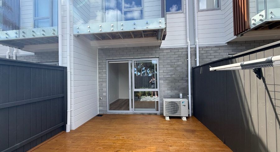  at 5/15 Sea Vista Avenue, Beach Haven, North Shore City, Auckland